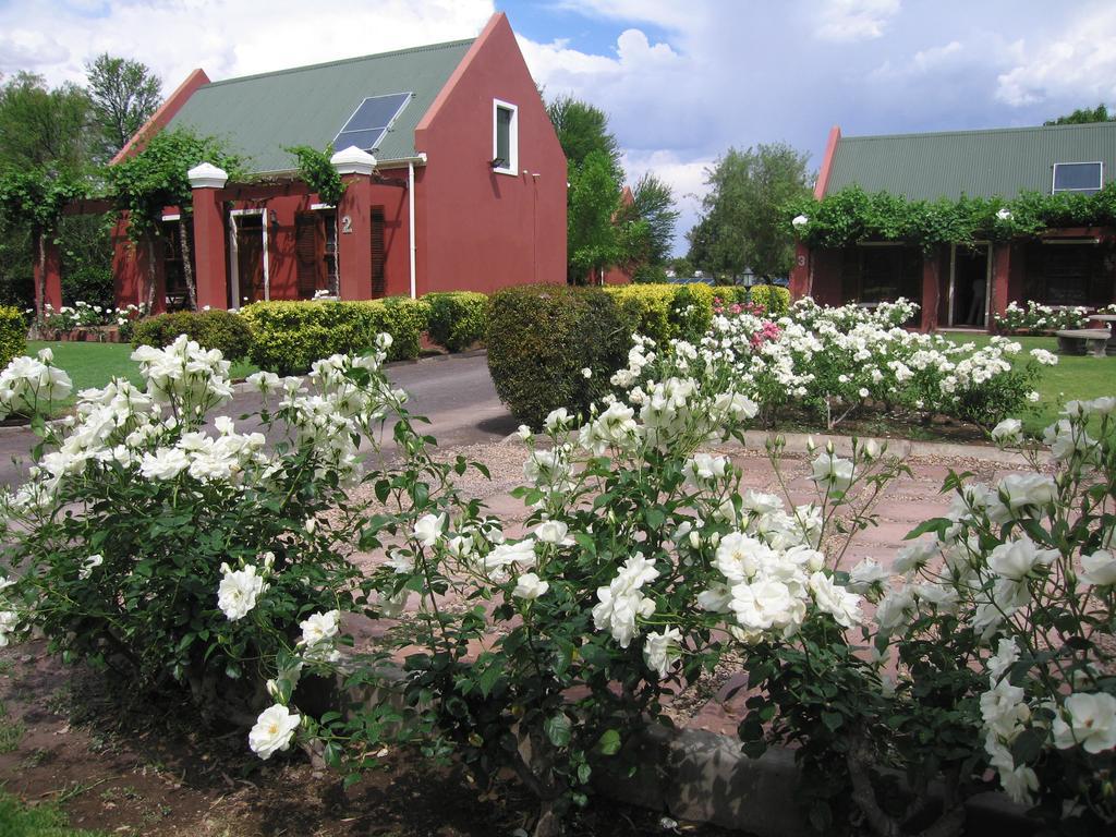 Beaufort Manor Country Lodge Бофорт Уест Екстериор снимка