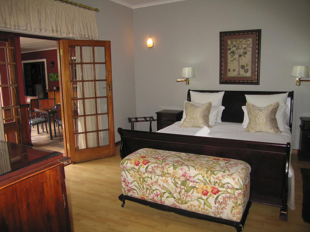 Beaufort Manor Country Lodge Бофорт Уест Екстериор снимка