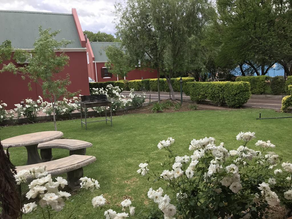 Beaufort Manor Country Lodge Бофорт Уест Екстериор снимка