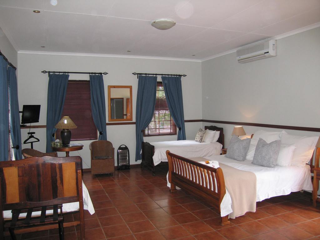 Beaufort Manor Country Lodge Бофорт Уест Екстериор снимка