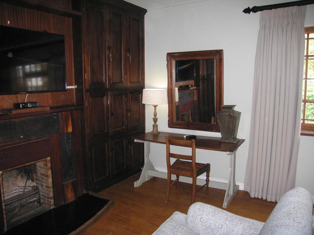 Beaufort Manor Country Lodge Бофорт Уест Екстериор снимка