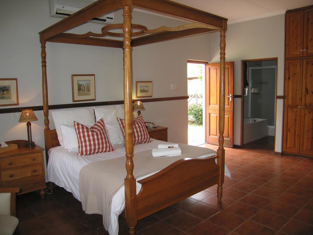 Beaufort Manor Country Lodge Бофорт Уест Екстериор снимка