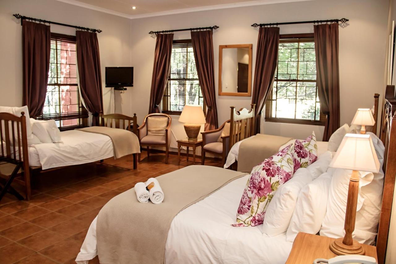 Beaufort Manor Country Lodge Бофорт Уест Екстериор снимка