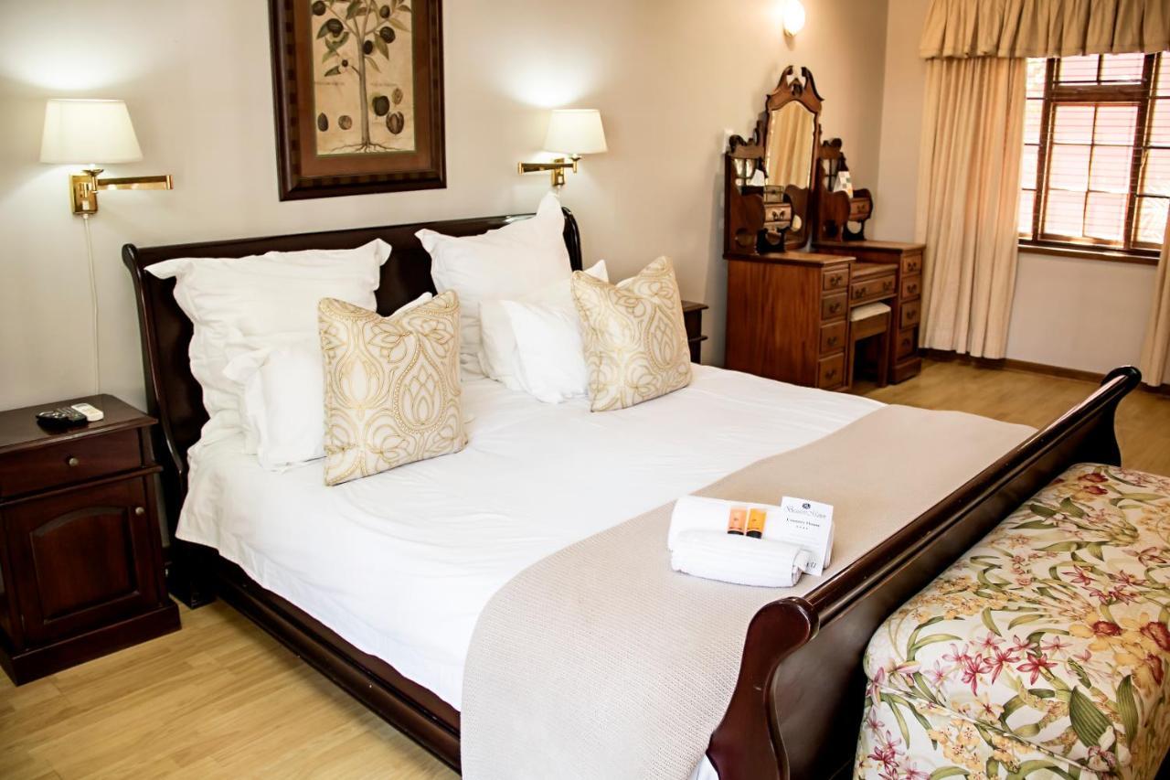 Beaufort Manor Country Lodge Бофорт Уест Екстериор снимка