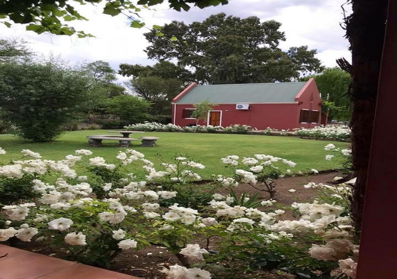 Beaufort Manor Country Lodge Бофорт Уест Екстериор снимка