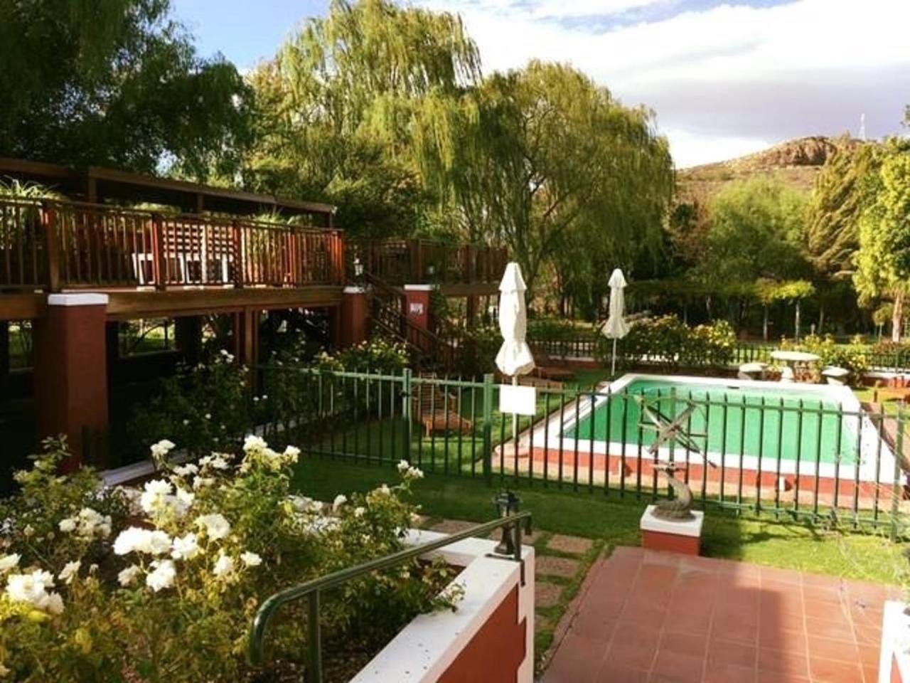 Beaufort Manor Country Lodge Бофорт Уест Екстериор снимка