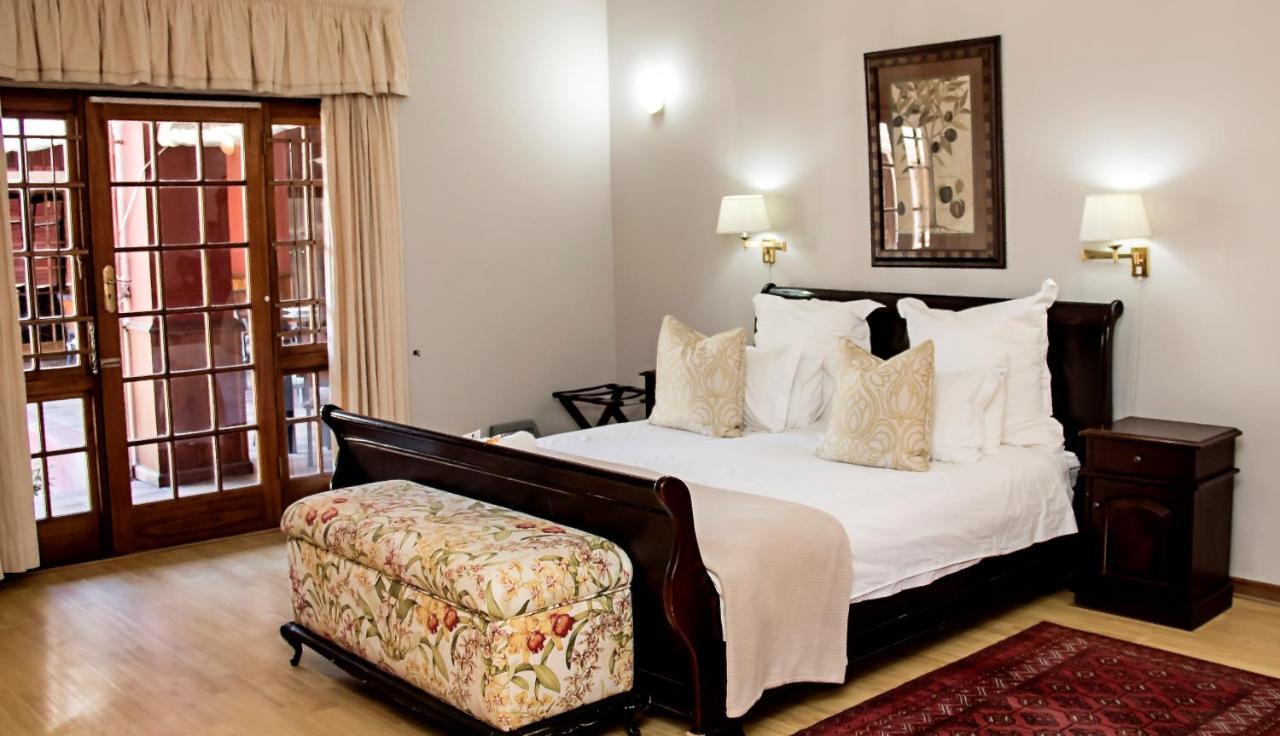 Beaufort Manor Country Lodge Бофорт Уест Екстериор снимка