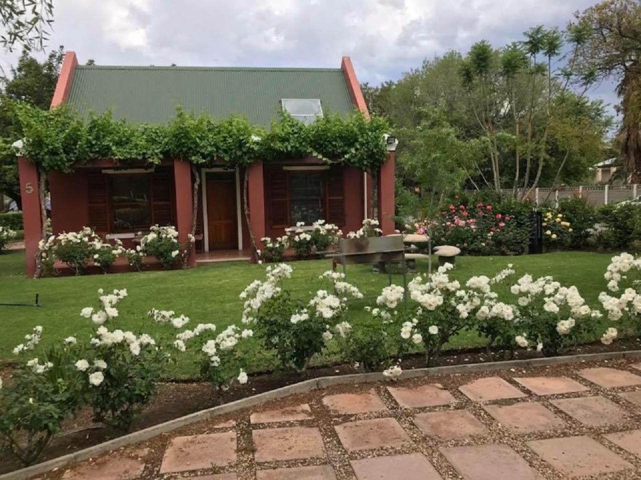 Beaufort Manor Country Lodge Бофорт Уест Екстериор снимка