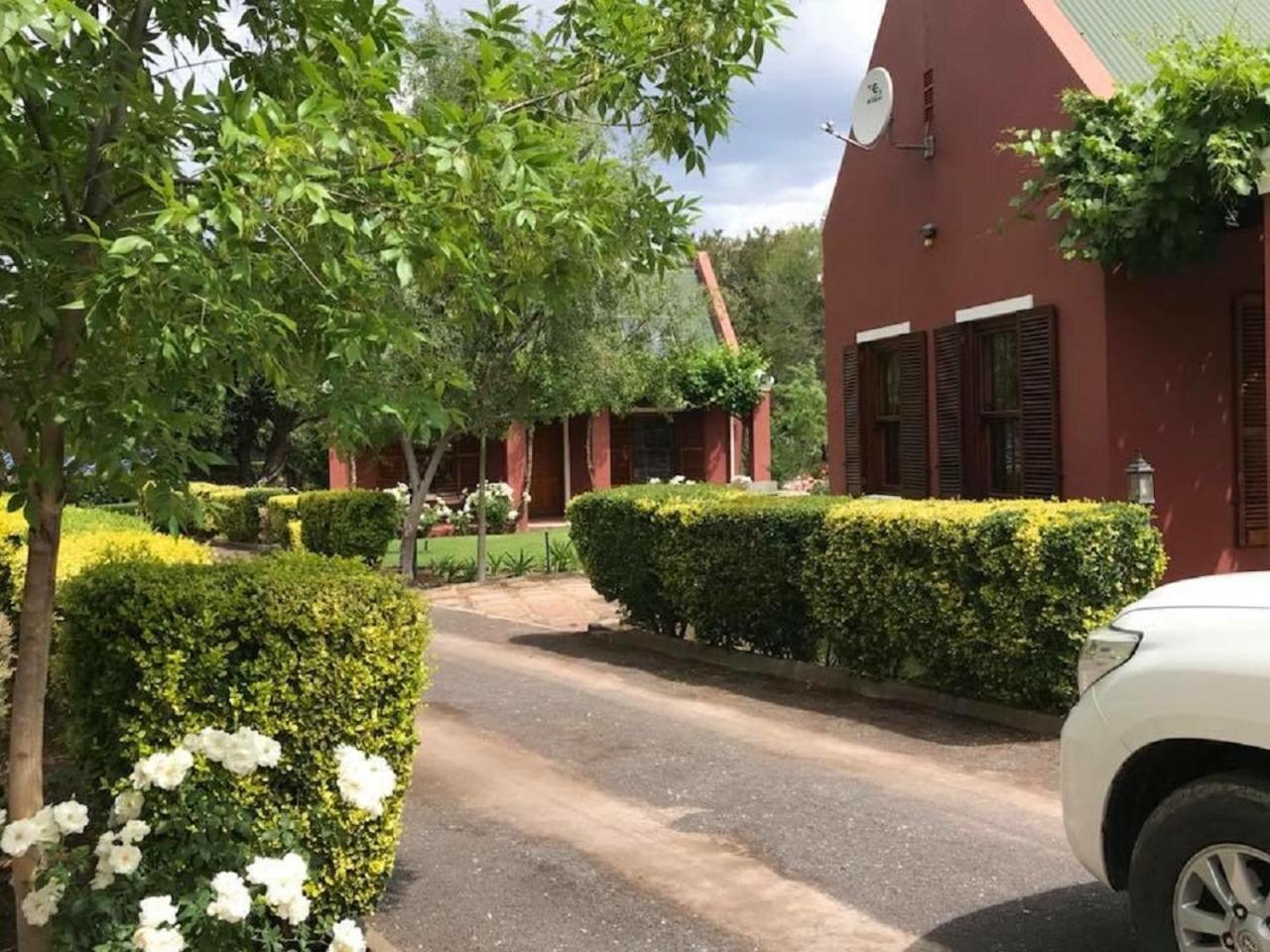 Beaufort Manor Country Lodge Бофорт Уест Екстериор снимка